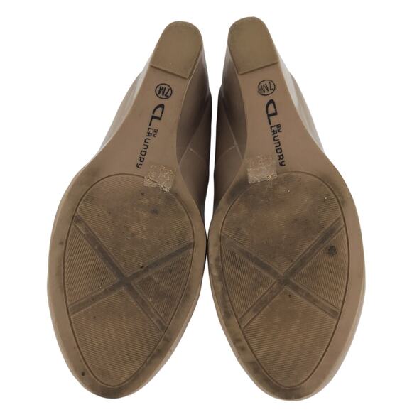 CL By Laundry Nima Wedge Pump Cream Nude Patent Faux Leather US 7W EU 37.5W Wide - Picture 13 of 15